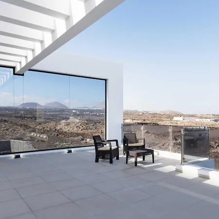 Modern Mojones 3 Bedrooms En-suite Berniente Great Sea Views Puerto del Carmen (Lanzarote)