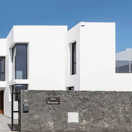 Modern Mojones 3 Bedrooms En-suite Berniente Great Sea Views *