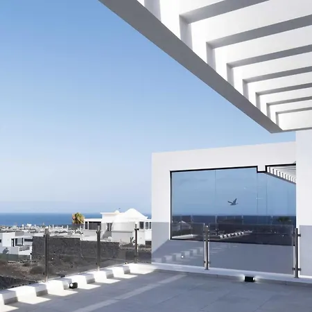 Modern Mojones 3 Bedrooms En-suite Berniente Great Sea Views * Puerto del Carmen (Lanzarote)