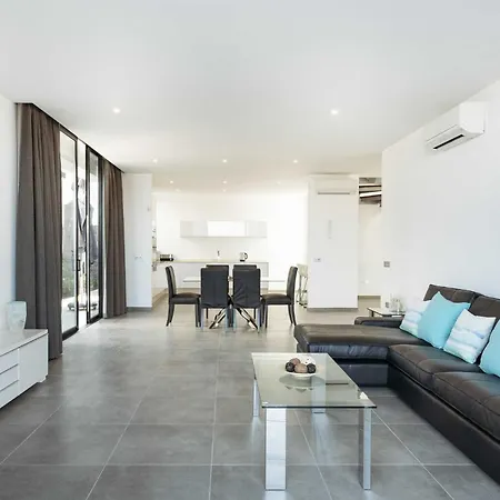 Modern Mojones 3 Bedrooms En-suite Berniente Great Sea Views *