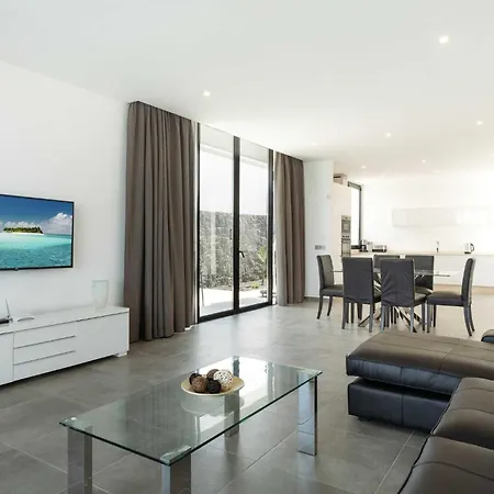 Modern Mojones 3 Bedrooms En-suite Berniente Great Sea Views * Puerto del Carmen (Lanzarote)